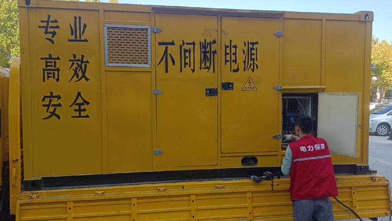 翔安柴油发电机组和UPS电源配合使用时，如何避免切换过程中的电力中断？